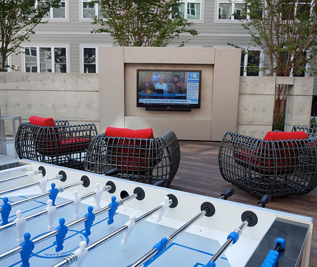 Stanhope Apartments fire pit grill area